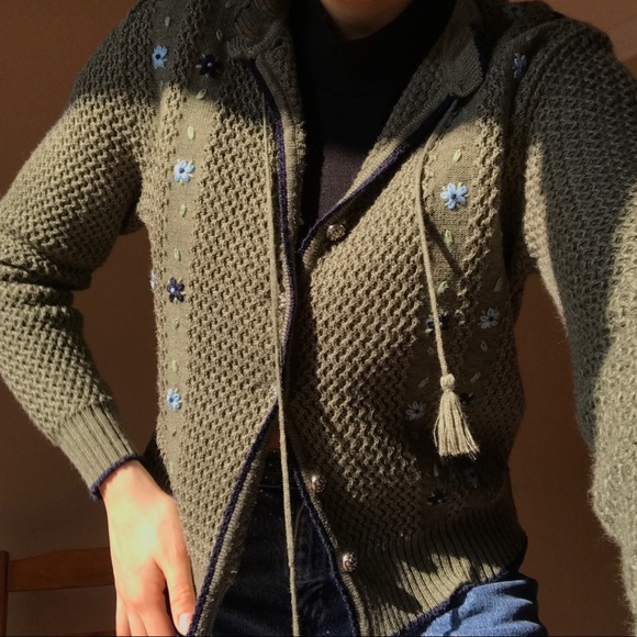 KNIT FLOWER CARDIGAN - Picture 2 of 9